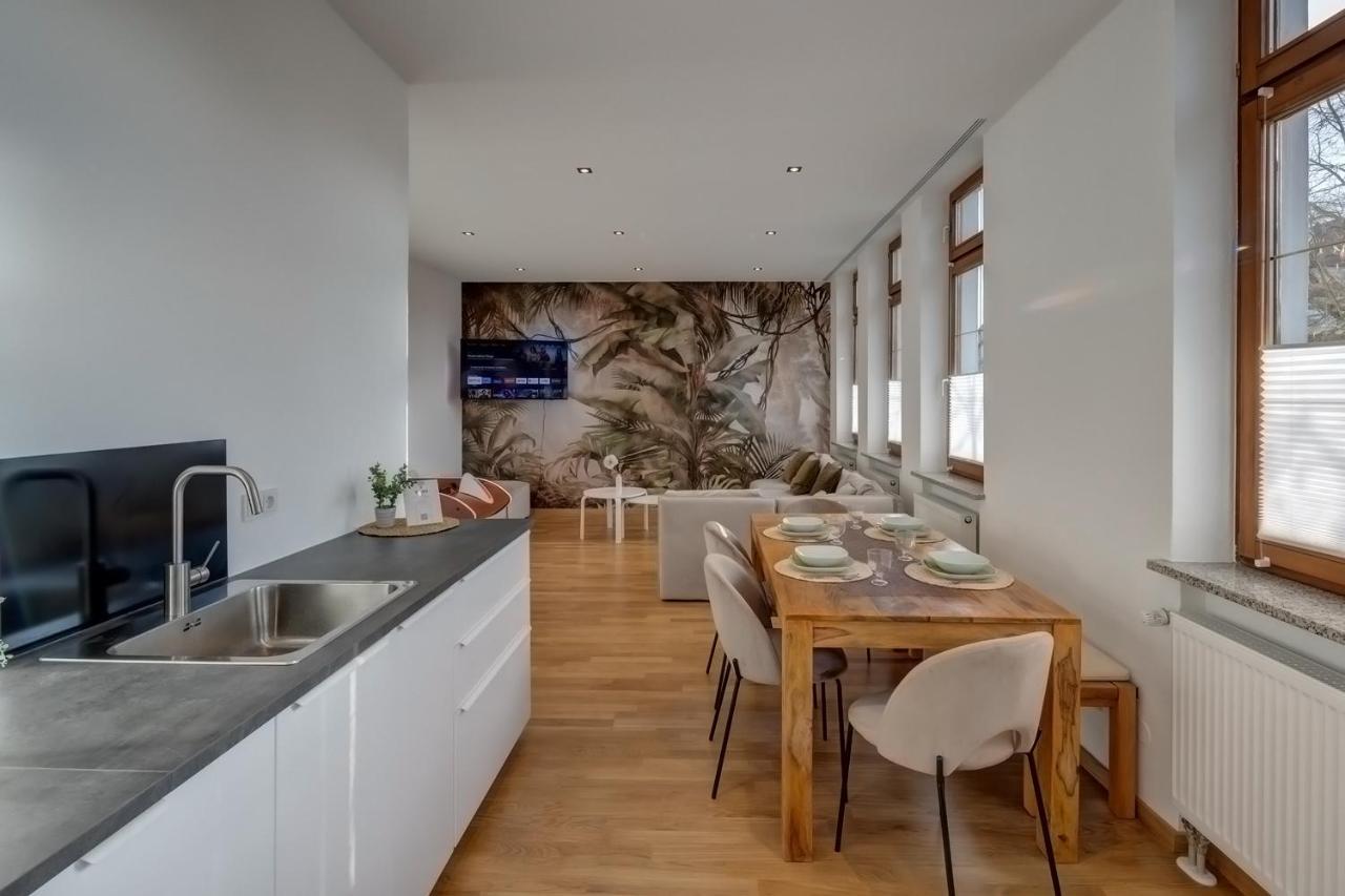 Kaza Guesthouse, Centrally Located 2 & 3 Bedroom Apartments In アウグスブルク エクステリア 写真