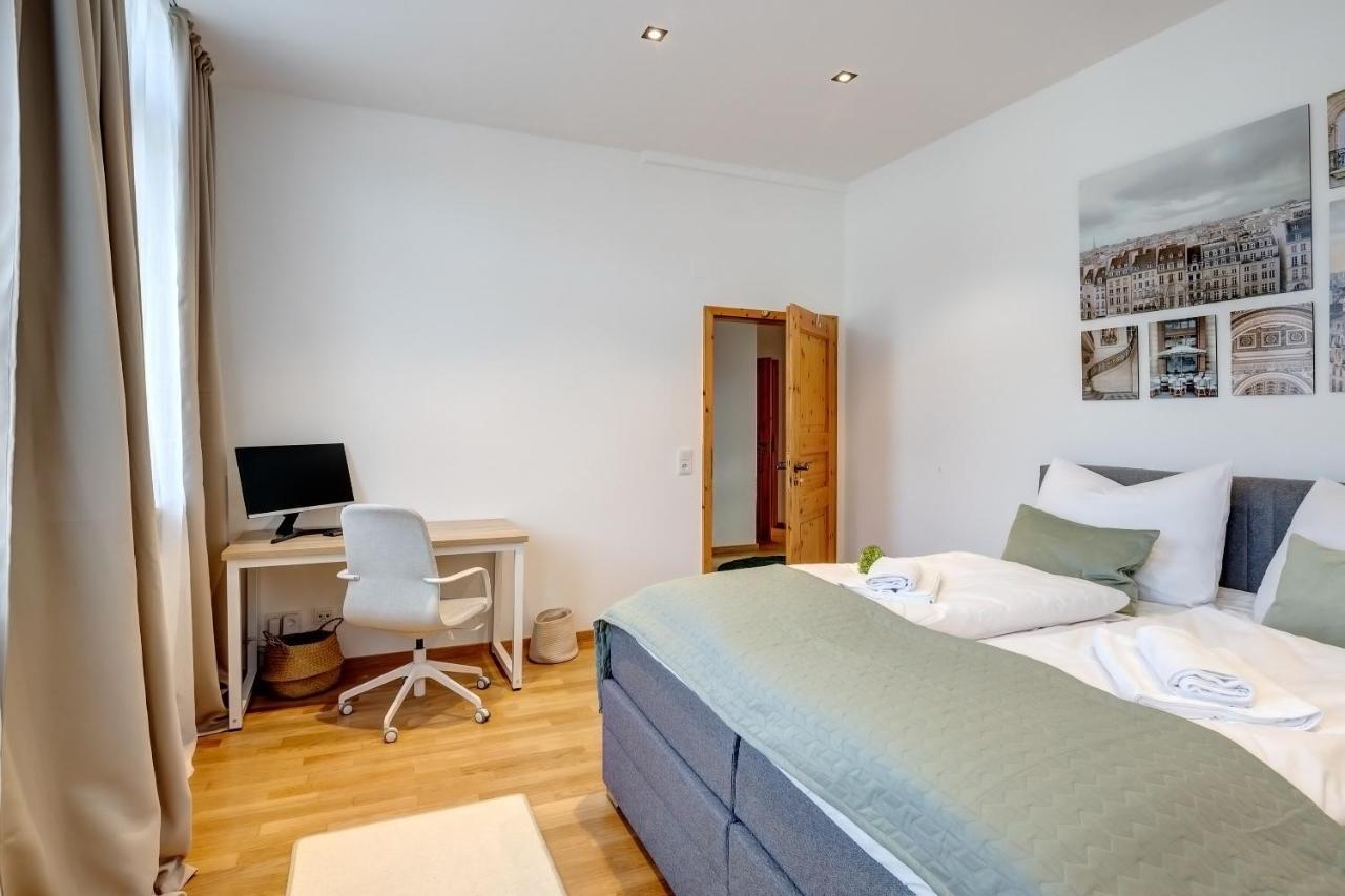Kaza Guesthouse, Centrally Located 2 & 3 Bedroom Apartments In アウグスブルク エクステリア 写真