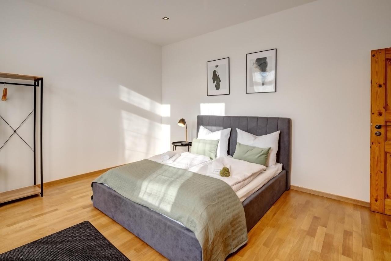 Kaza Guesthouse, Centrally Located 2 & 3 Bedroom Apartments In アウグスブルク エクステリア 写真