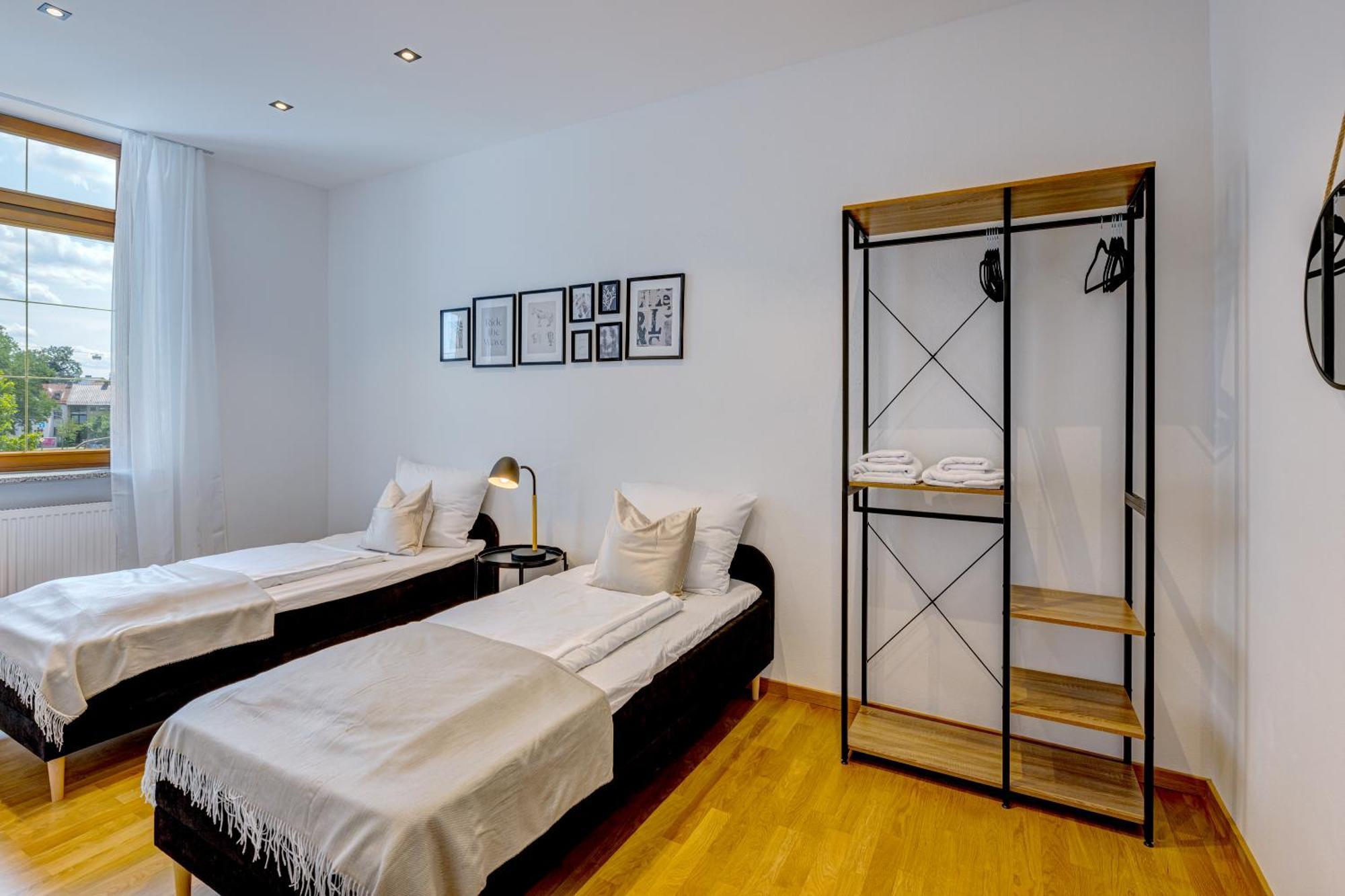 Kaza Guesthouse, Centrally Located 2 & 3 Bedroom Apartments In アウグスブルク エクステリア 写真