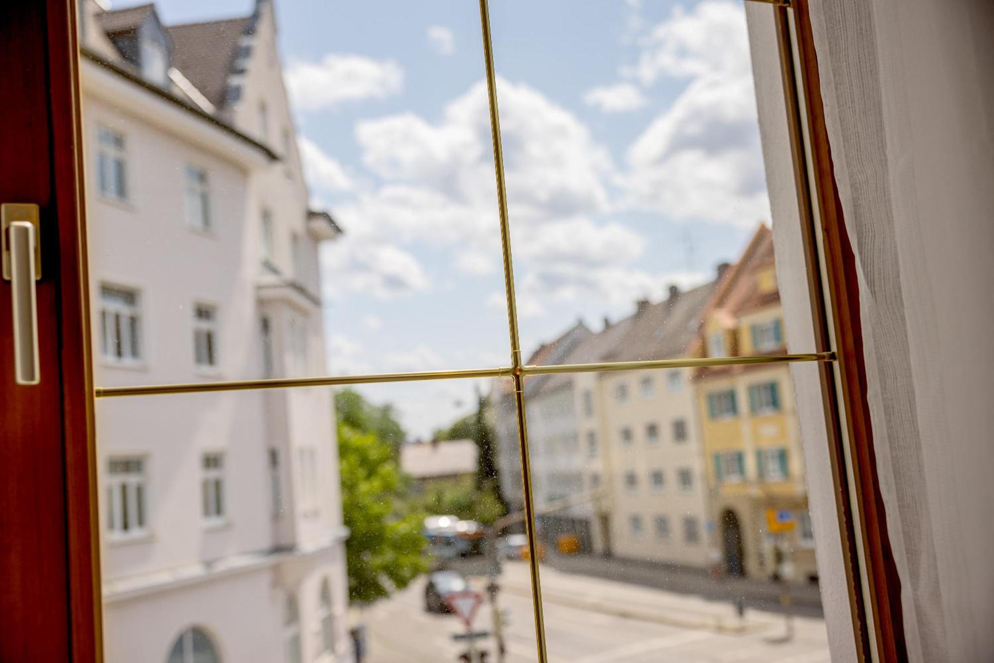Kaza Guesthouse, Centrally Located 2 & 3 Bedroom Apartments In アウグスブルク エクステリア 写真