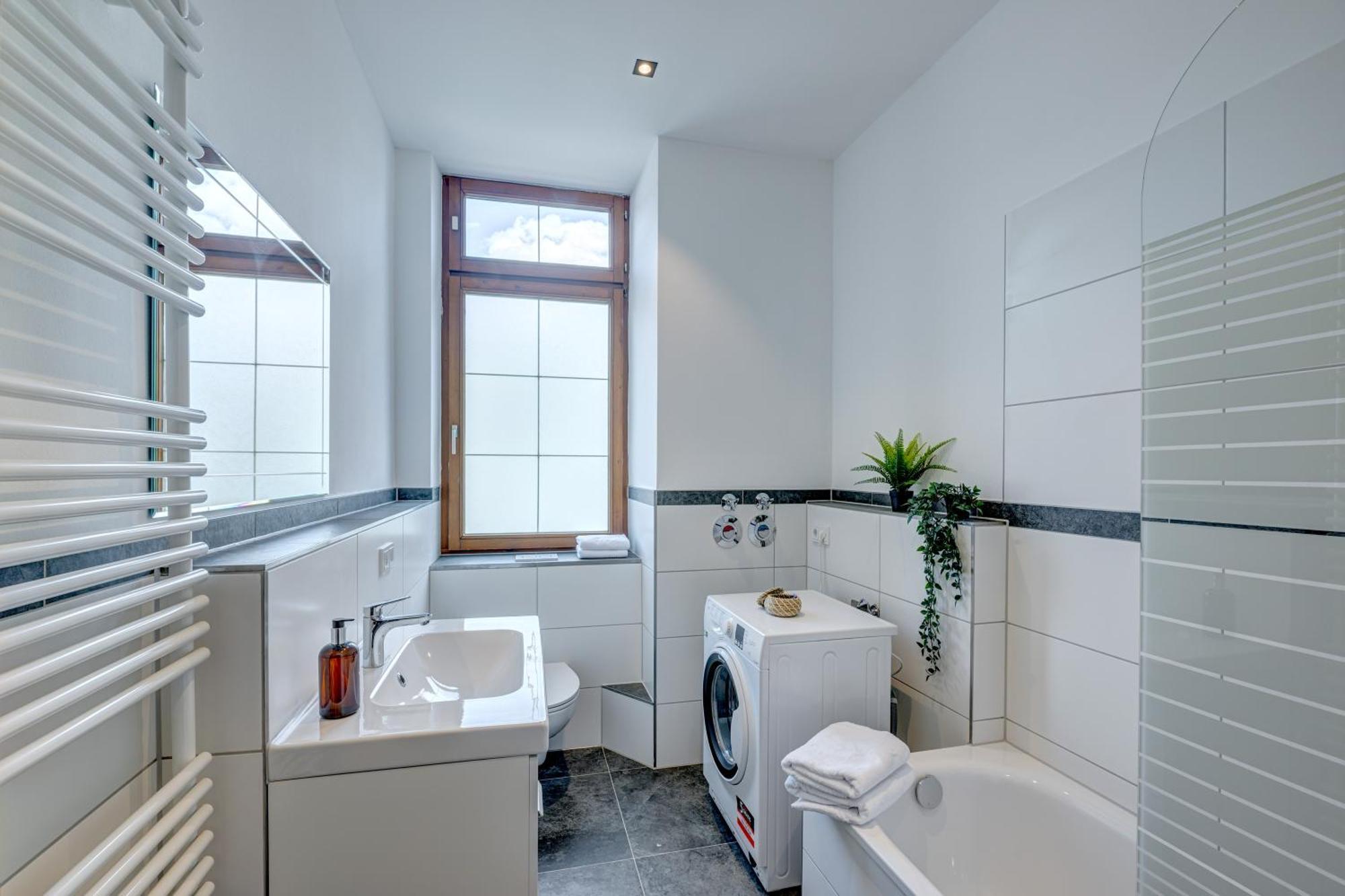 Kaza Guesthouse, Centrally Located 2 & 3 Bedroom Apartments In アウグスブルク エクステリア 写真