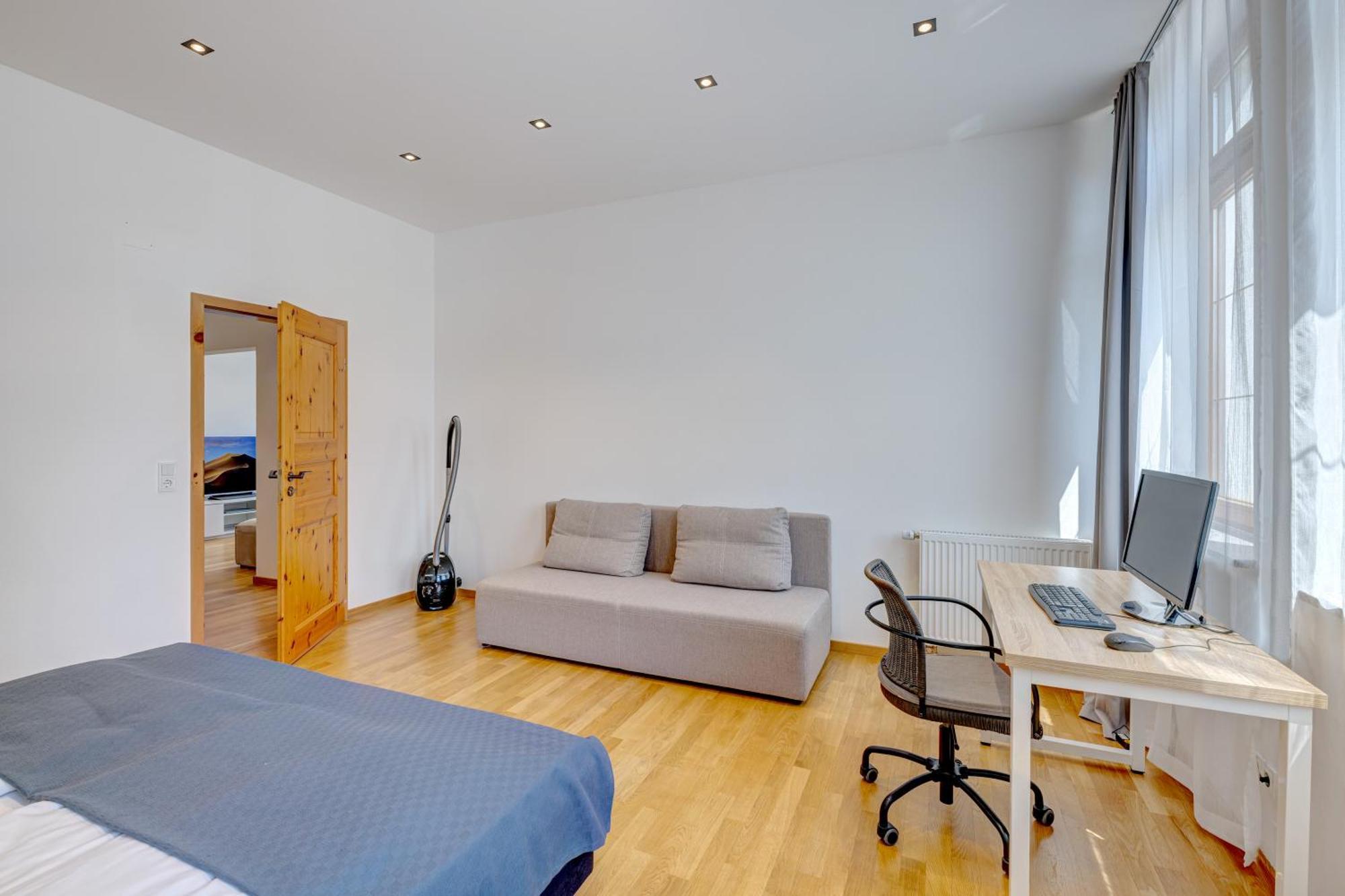 Kaza Guesthouse, Centrally Located 2 & 3 Bedroom Apartments In アウグスブルク エクステリア 写真