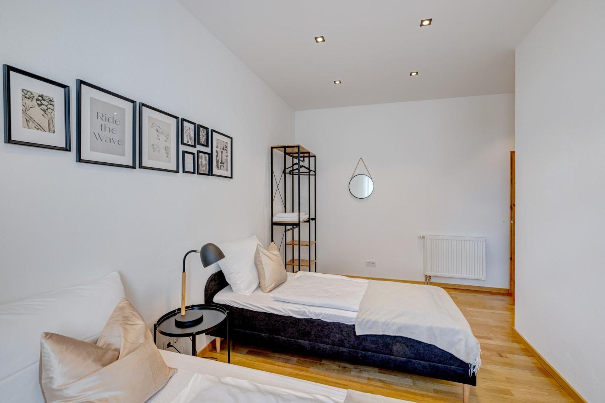 Kaza Guesthouse, Centrally Located 2 & 3 Bedroom Apartments In アウグスブルク エクステリア 写真