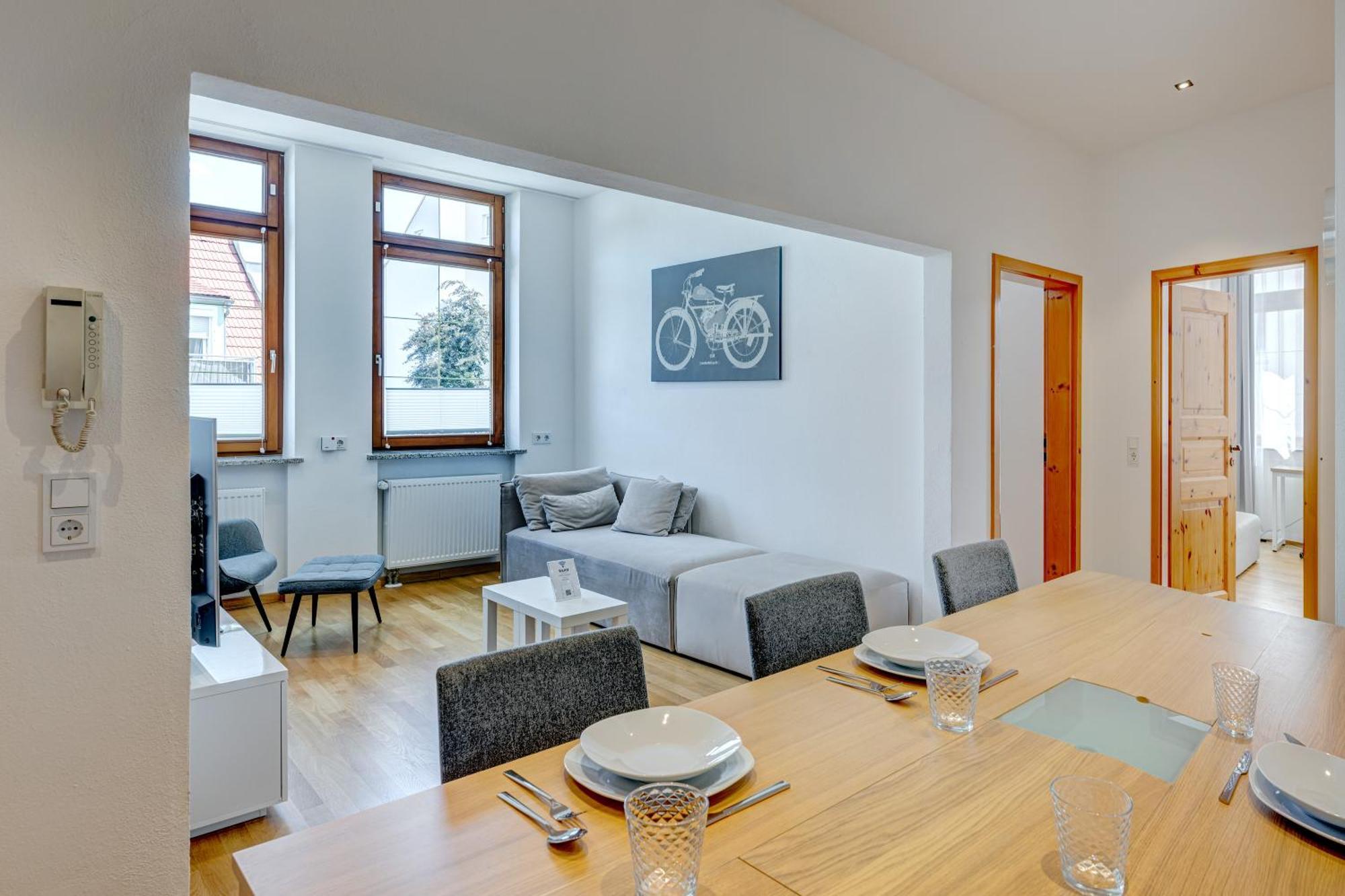 Kaza Guesthouse, Centrally Located 2 & 3 Bedroom Apartments In アウグスブルク エクステリア 写真